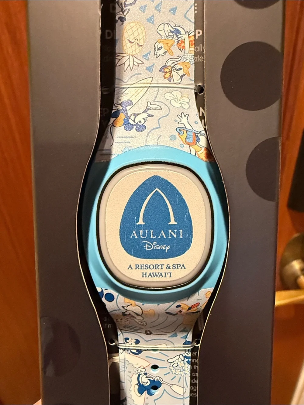 Aulani Exclusive Magic Band+ Blue and White Mickey and Friends Design